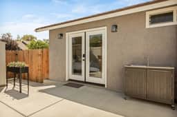 The Sunset Hideaway, Private Suite w/ Patio & BBQ - Image 3