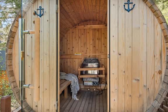 3BR Alpen Haus | Sauna, Hot Tub, Game Room & BBQ - Image 1