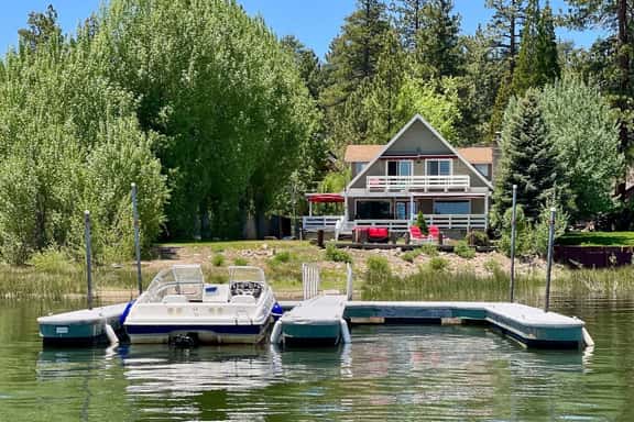 4BR Lakefront Vibes Getaway | Dock, Spa & Games - Image 1