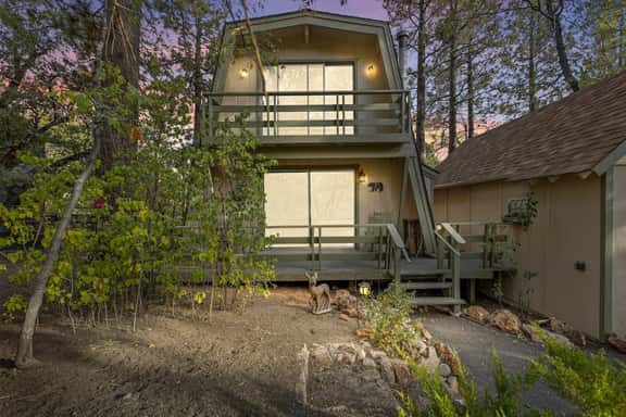 Alta Vista Gambrel Cabin w Hot Tub in Moonridge - Image 1
