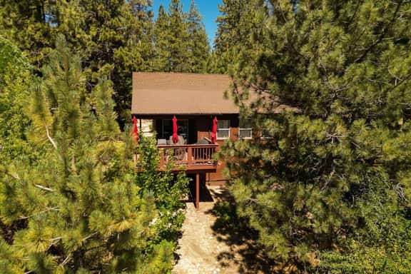 Boulder Bay Getaway | Mountain View Deck & BBQ - Image 1