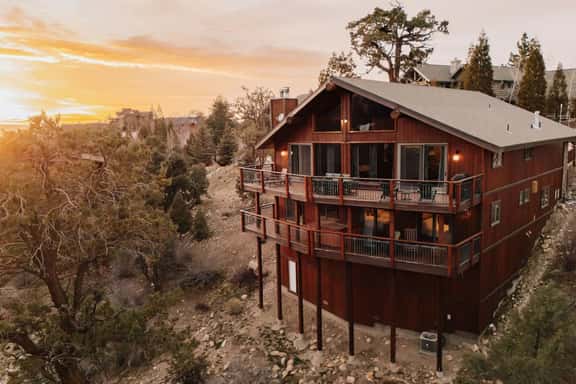 Cliffhanger Cabin, Near Snow Summit w/ Hot Tub - Image 1
