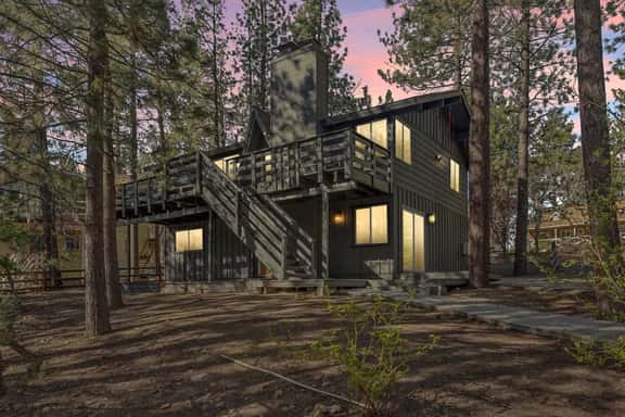 Cowboy Cabin w Lake View, EV Charger, Near Village - Image 1