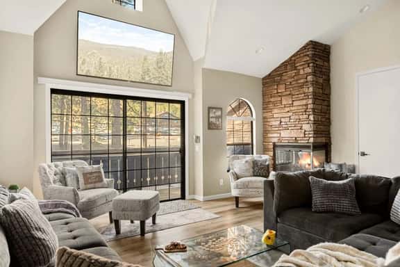 Edge of the Run at Snow Summit w BBQ and Fireplace - Image 1