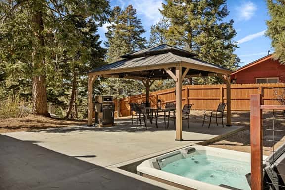 Hidden Pines - Hot Tub, BBQ & Pool Table - Image 1