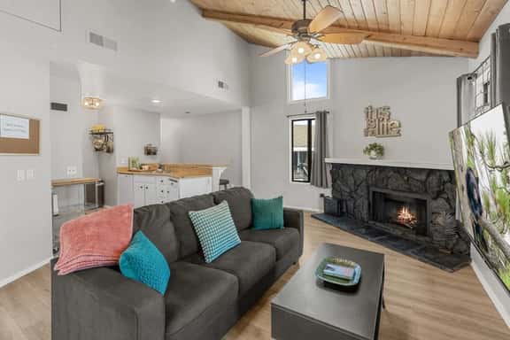 Lakeside Vibes | 2BR, Walk to Boulder Bay, Pool - Image 1
