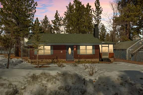 Lil' Oso Bonita Cabin | Walk 2 the Village, Games & SPA - Image 1