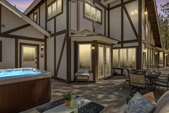 Modern Lodge Near the Ski Slopes, Hot Tub, Games - Image 1