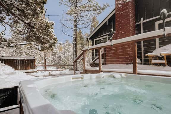 Modern Retreat | Spa, EV, Mountain Snow Views & BBQ - Image 1