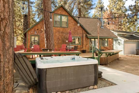 Mountain Getaway, Hot Tub, Games & BBQ - Image 1