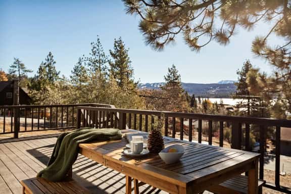 Solstice Shores Chalet, Hot Tub and Lake Views - Image 1