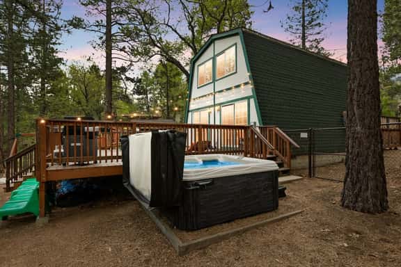 Swiss Bliss, Ideal Ski Location w Hot Tub & BBQ - Image 1