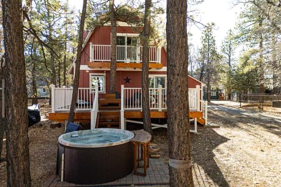 Taylor Ski Barn Near Bear Mtn, Games & Hot Tub - Image 1