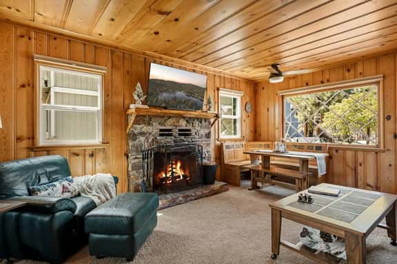 Whispering Pines Nook | BBQ and Deck - Image 1