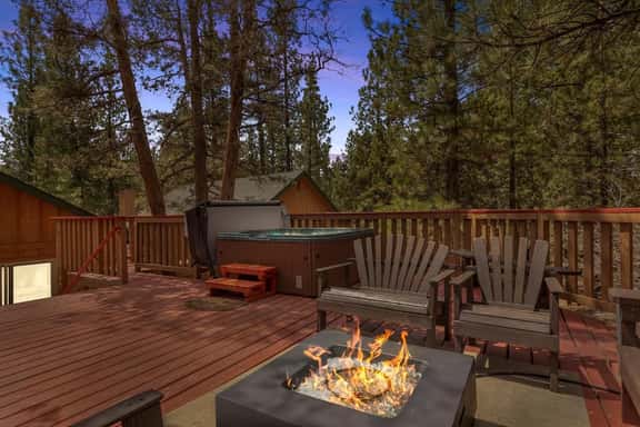 Enchanted Log Grove, Hot Tub, EV, Pool Table - Image 1