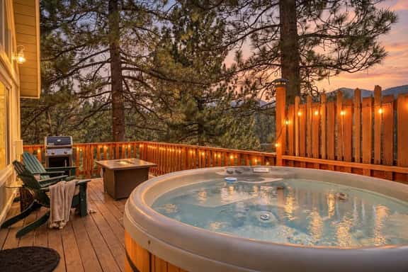 The Cozy Getaway| Hot Tub, Mtn View, Firepit, Deck - Image 1