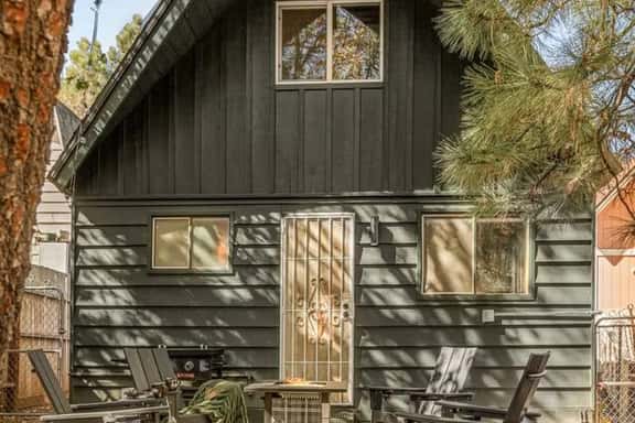 Twin Bear Cabin | Fire Pit, Fenced Yard & Dogs - Image 1
