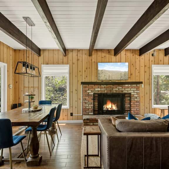 *NEW* 3BR Mountain Sanctuary w Foosball & Epic Views - Image 1