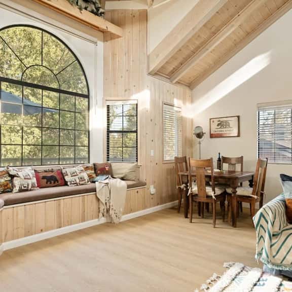 2BR Acorn Cottage | Fireplace, BBQ & Hot Tub - Image 1