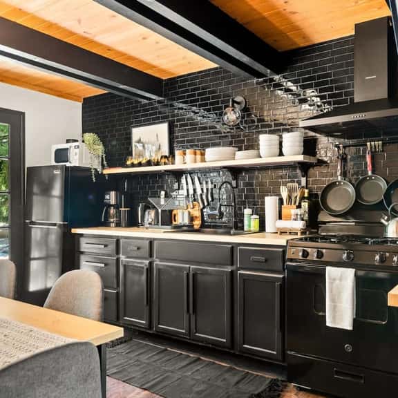 2BR Retreat: EV, Hot Tub, BBQ & Dog-Friendly - Image 1