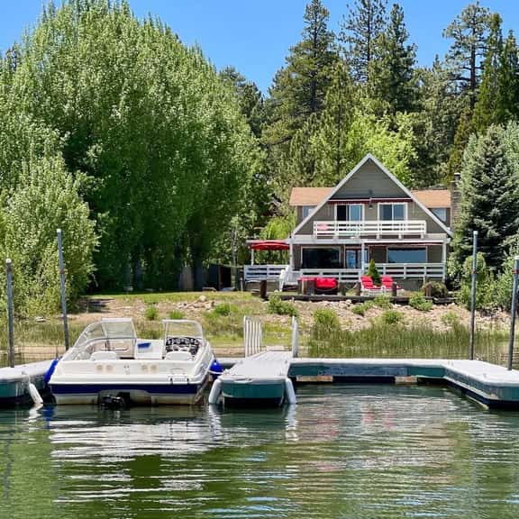 4BR Lakefront Vibes Getaway | Dock, Spa & Games - Image 1