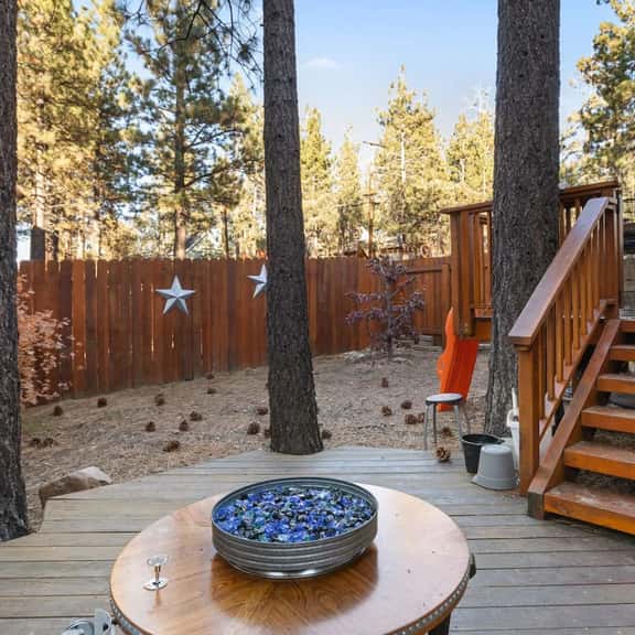 5 Min Walk to Lake Retreat. BBQ, Fireplace - Image 1