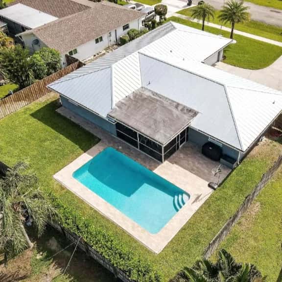 5BR Lux WEF Mins to Palm Beach Pool Home + Game Room *NEW Arcade + AC - Image 1