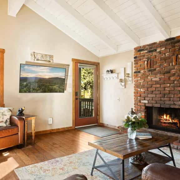 Alpine Crest, BBQ & Fully Fenced Pet Friendly - Image 1