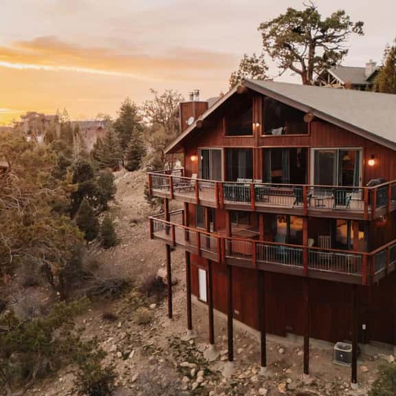 Cliffhanger Cabin, Near Snow Summit w/ Hot Tub - Image 1