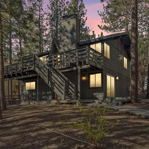Cowboy Cabin w Lake View, EV Charger, Near Village - Image 1
