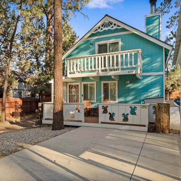 Cozy & New Turquoise Bear cabin w/ Deck & Hot Tub - Image 1