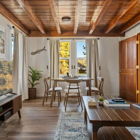 Cozy Chic 2BR Bear Sky Cabin & Easy Parking - Image 1