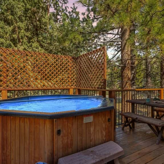 Hidden Bridge Cabin, w/ Hot Tub near the Village - Image 1