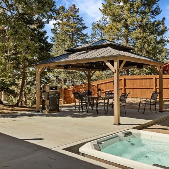 Hidden Pines - Hot Tub, BBQ & Pool Table - Image 1