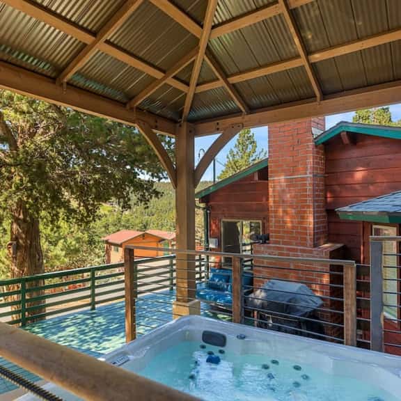 Hygge Frosk | Breathtaking Views, Hot Tub & Deck - Image 1