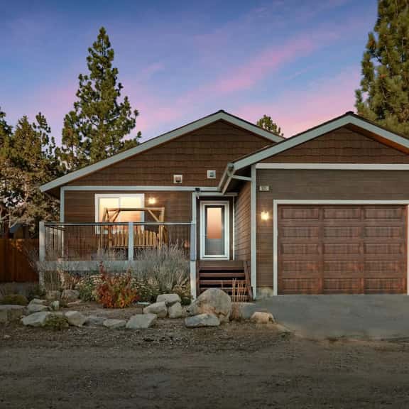 NEW 3BR Starlight Haus w EV Charger & Fireplace - Image 1