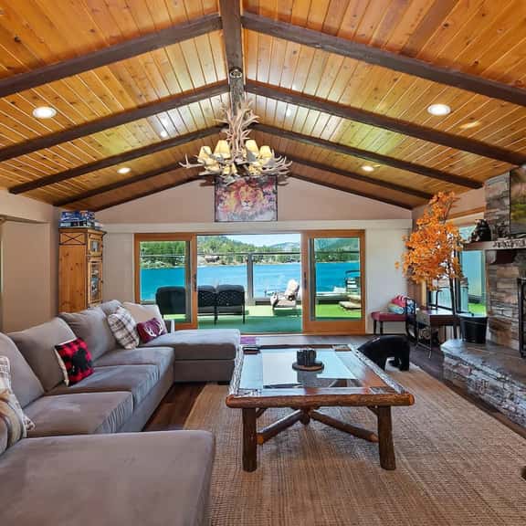 Roaring Lion Luxury Lodge| Lake Views & Hot tub - Image 1