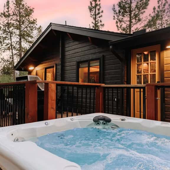 Shadow Wood Mid-Century Retreat 2 Min to Village & SPA - Image 1