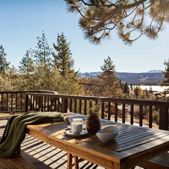 Solstice Shores Chalet, Hot Tub and Lake Views - Image 1