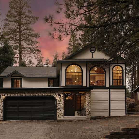 Stylish Sylvan Glen Chalet w  Hot Tub, Pool Table - Image 1