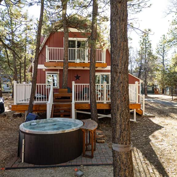 Taylor Ski Barn Near Bear Mtn, Games & Hot Tub - Image 1