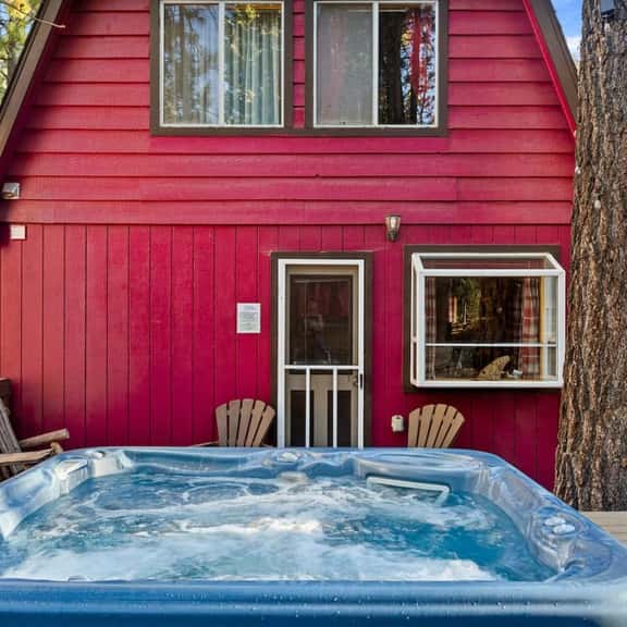 The Lions Den | Hot Tub, BBQ, Games - Image 1