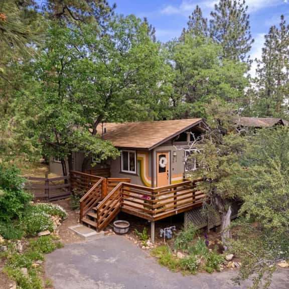 Vintage Mountain Retreat: Trendy Cabin, Loft - Image 1
