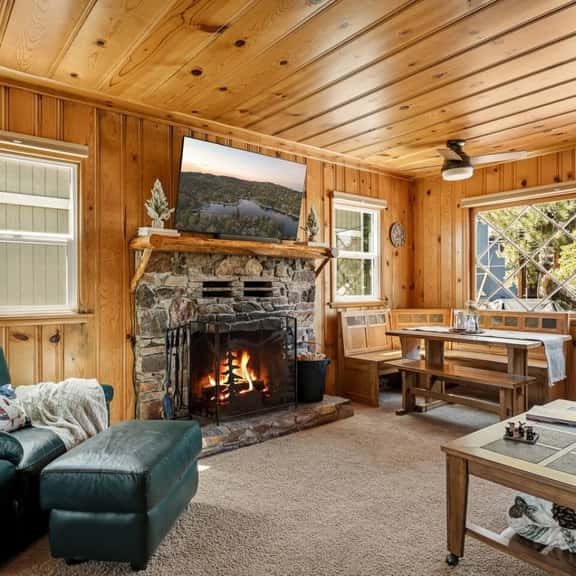 Whispering Pines Nook | BBQ and Deck - Image 1