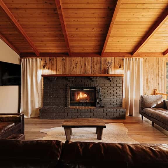 Wildwood Chalet, 5 Mins to Ski Resorts w/Game Room - Image 1
