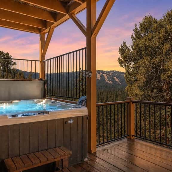 Starry Night, Lake Views, Hot Tub, Mins 2 Lake - Image 1