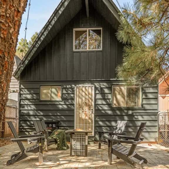 Twin Bear Cabin | Fire Pit, Fenced Yard & Dogs - Image 1