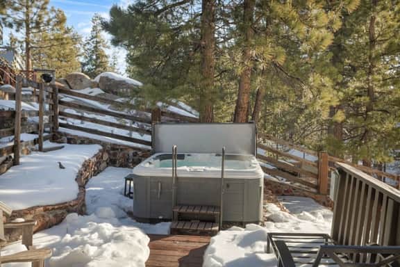 *NEW* Larks Modern Nest | Near Lake, Spa & Arcade - Image 5