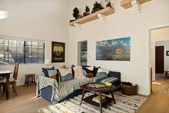 2BR Acorn Cottage | Fireplace, BBQ & Hot Tub - Image 3