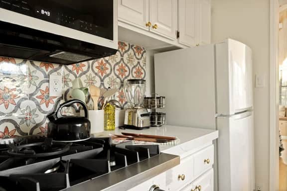2BR Acorn Cottage | Fireplace, BBQ & Hot Tub - Image 4